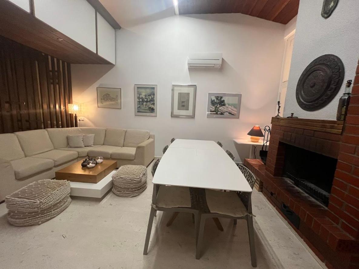 Vacation Family House On The Beach Stara Novalja Exterior foto