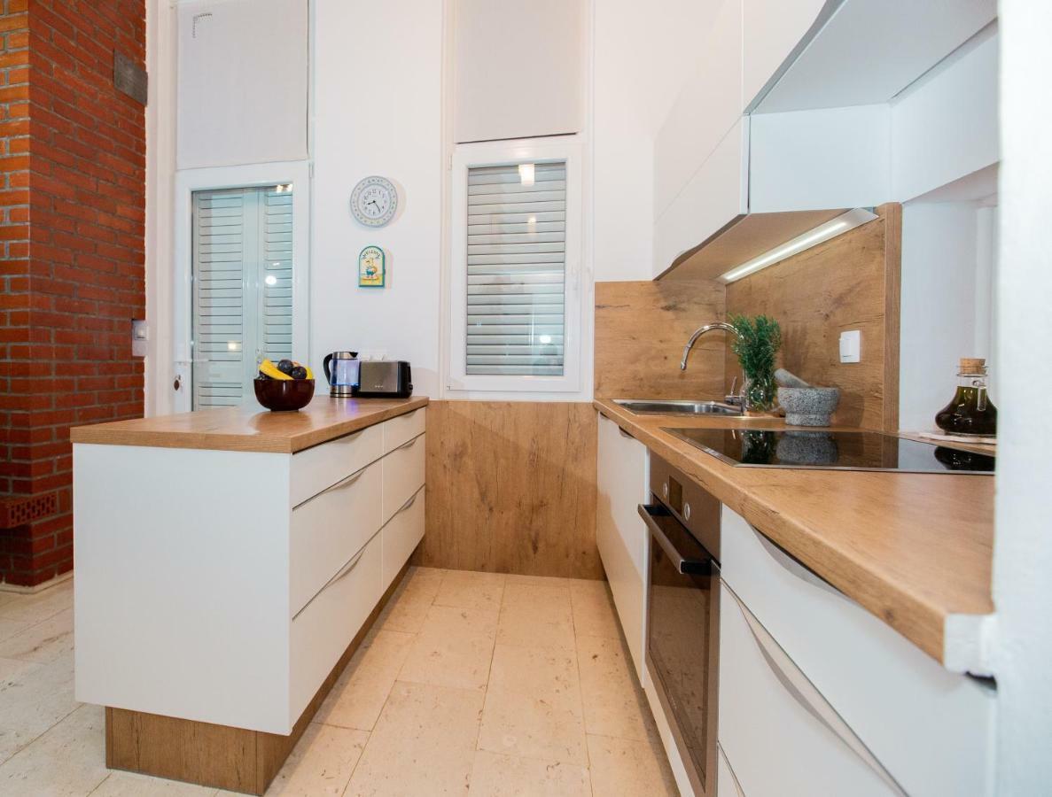 Vacation Family House On The Beach Stara Novalja Exterior foto